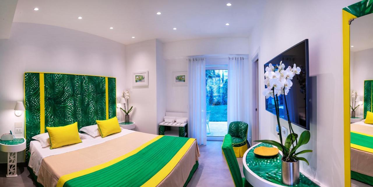 Villa Luxury Del Maggiore - Sea Side, Beach, Garden, Parking *