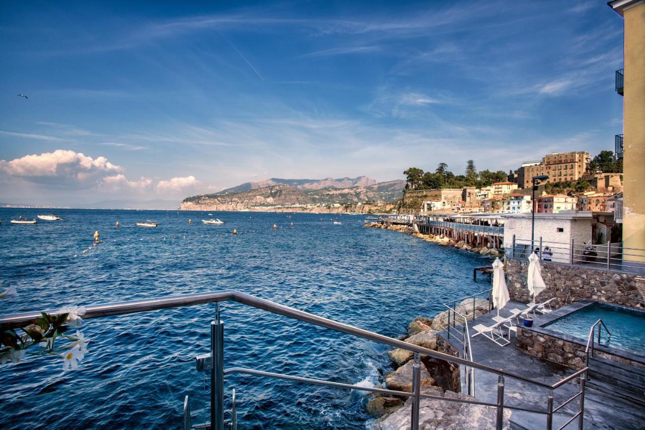 Luxury Del Maggiore - Sea Side, Beach, Garden, Parking Villa *