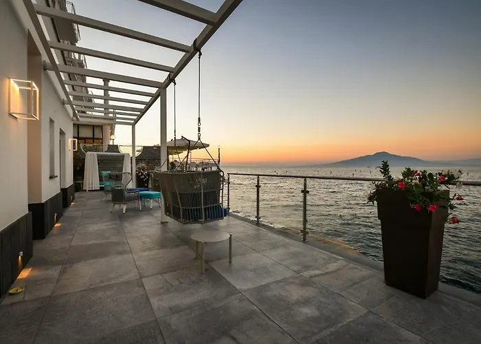 Luxury Villa Del Maggiore - Sorrento Sea Side, Beach, Garden, Parking