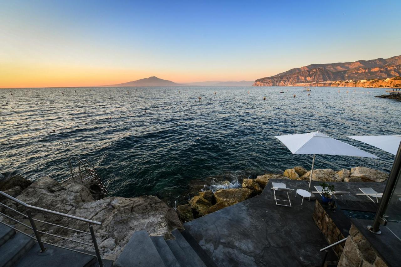 Villa Luxury Del Maggiore - Sea Side, Beach, Garden, Parking *