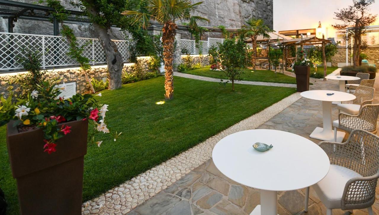 Villa Luxury Del Maggiore - Sea Side, Beach, Garden, Parking *