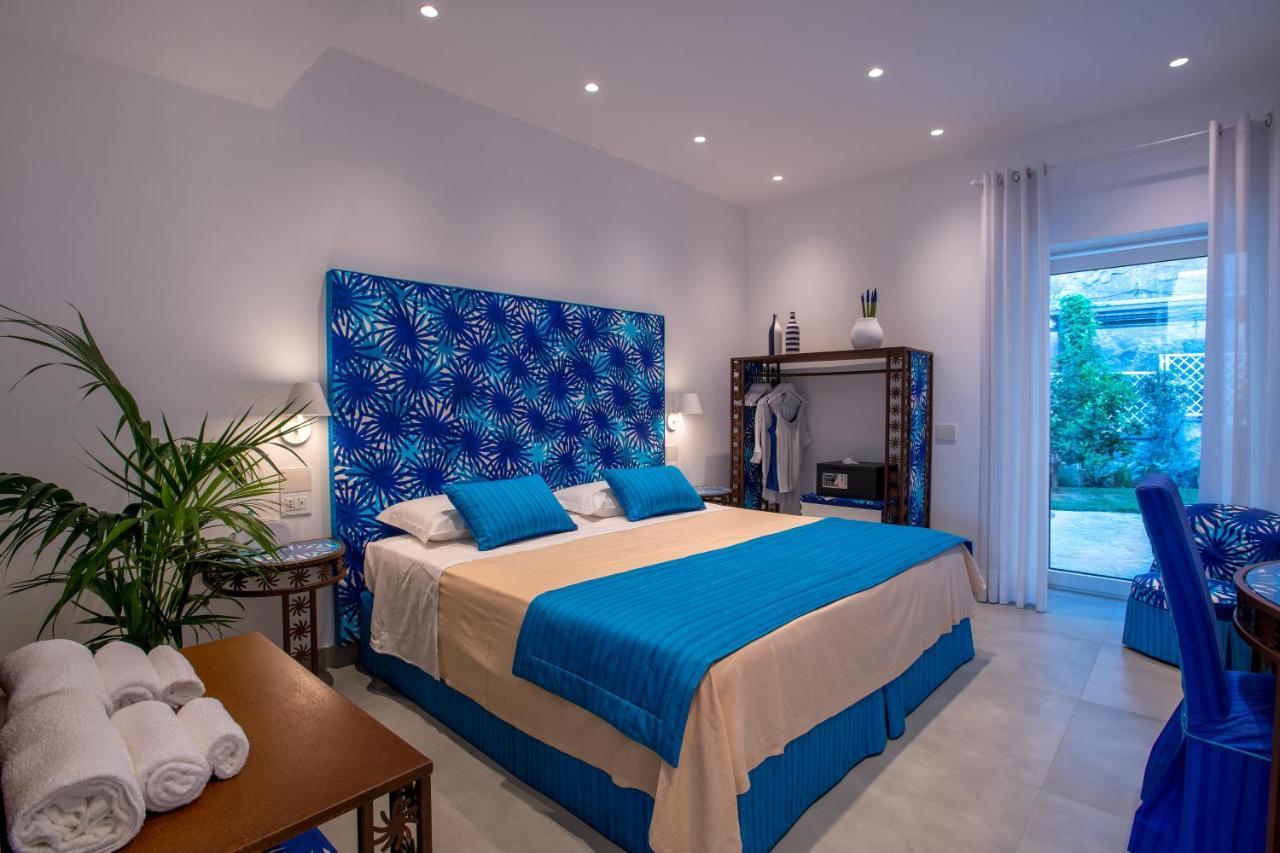 Luxury Del Maggiore - Sea Side, Beach, Garden, Parking Villa *