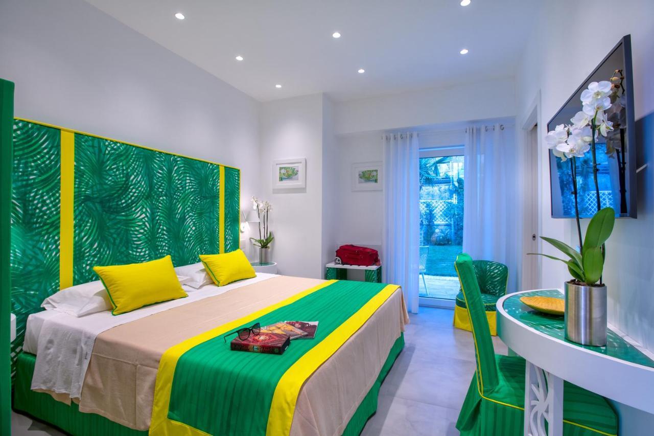 Luxury Del Maggiore - Sea Side, Beach, Garden, Parking Villa