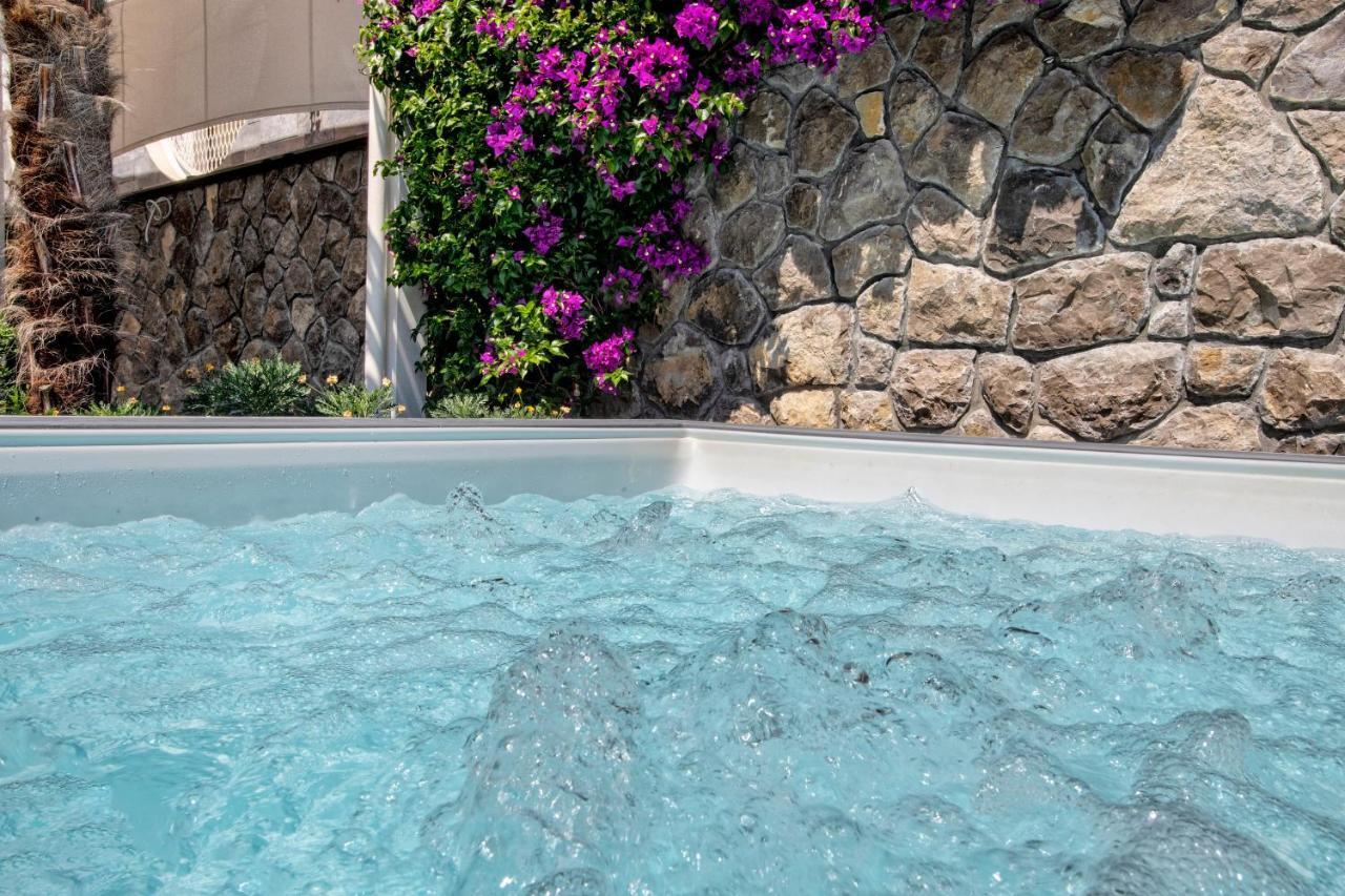 Villa Luxury Del Maggiore - Sea Side, Beach, Garden, Parking *