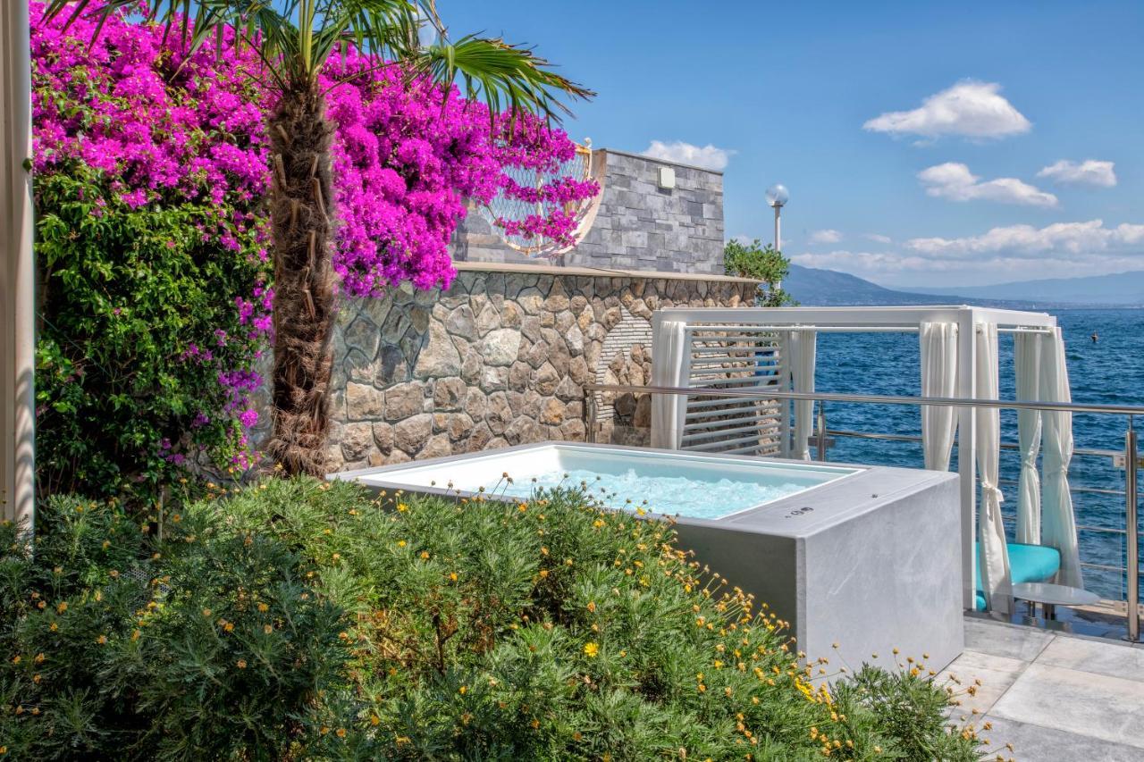 Villa Luxury Del Maggiore - Sea Side, Beach, Garden, Parking *